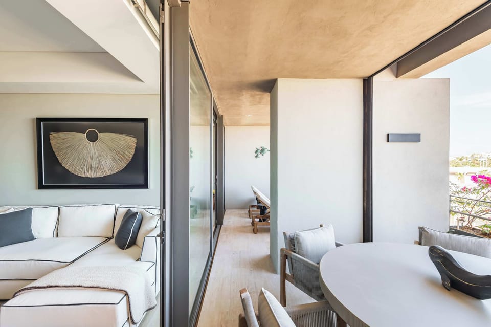 Habitación principal con vista a la terraza
