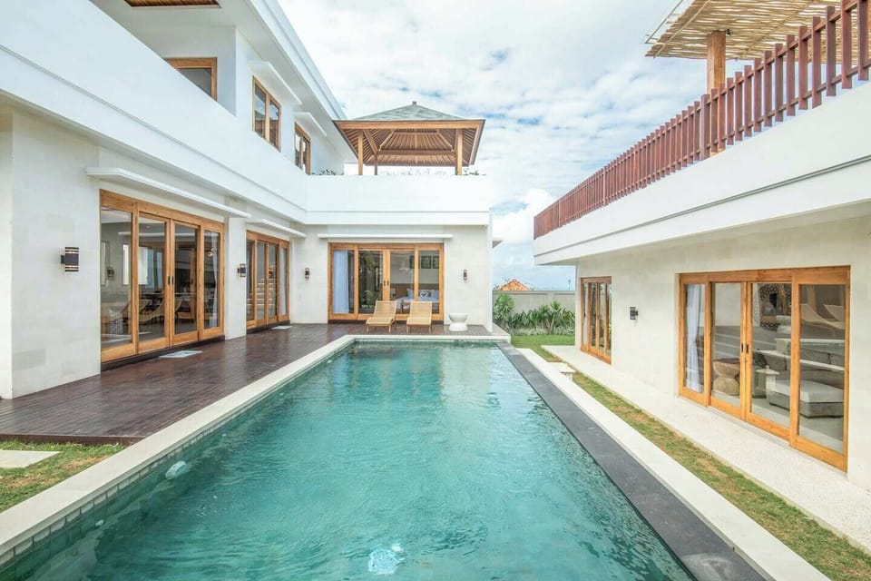 Spacious 9 x 3.5 meter pool for relaxing in the villa