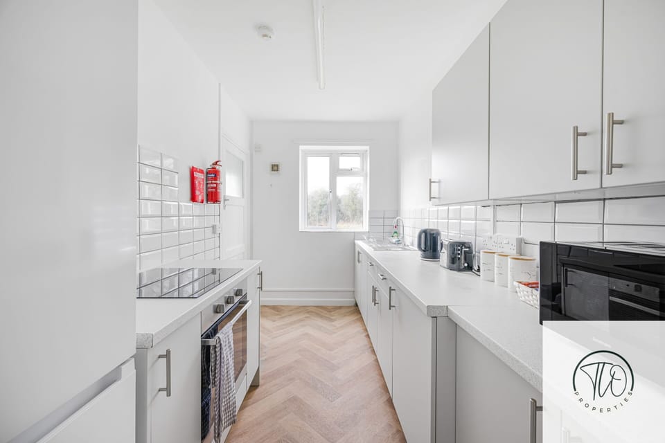 Fully equipped kitchen.