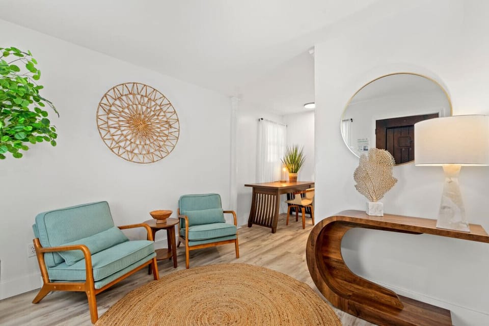 A cozy sitting area adorned with lovely decor, creating a warm and inviting atmosphere!