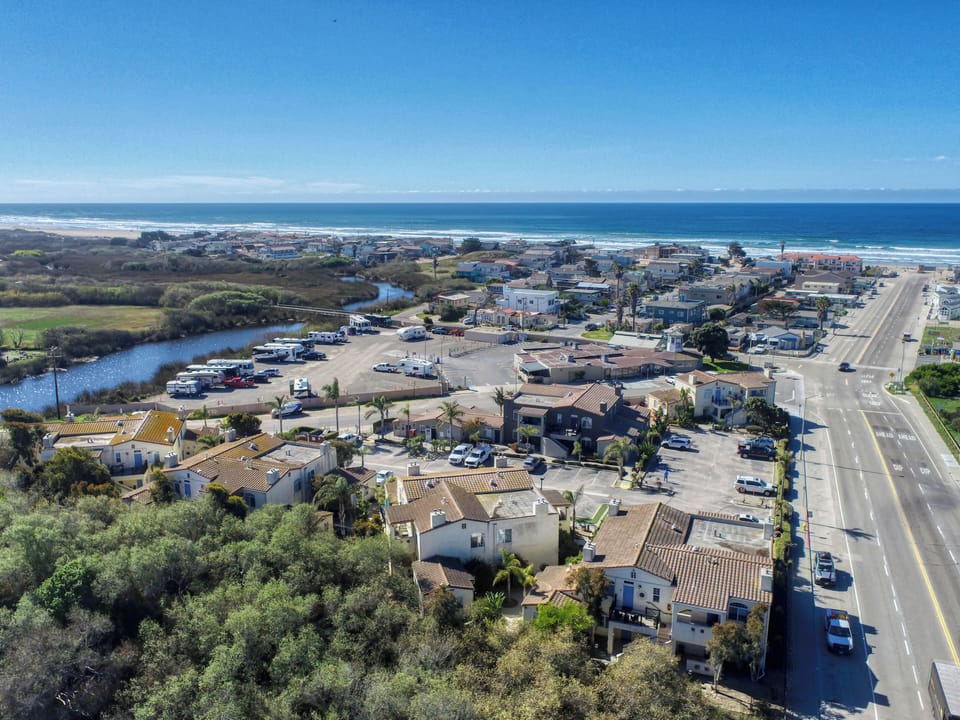 Pacific Plaza Resort, at 444 Pier Avenue in Oceano, is just steps from local eateries, the beach, and dunes. Explore nearby gems like Grover Beach, Pismo Beach, Avila Beach, and farther north, Morro Bay and Cayucos.