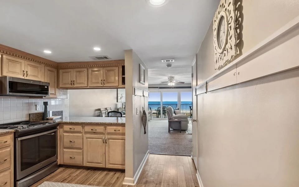 Full Kitchen and Entryway