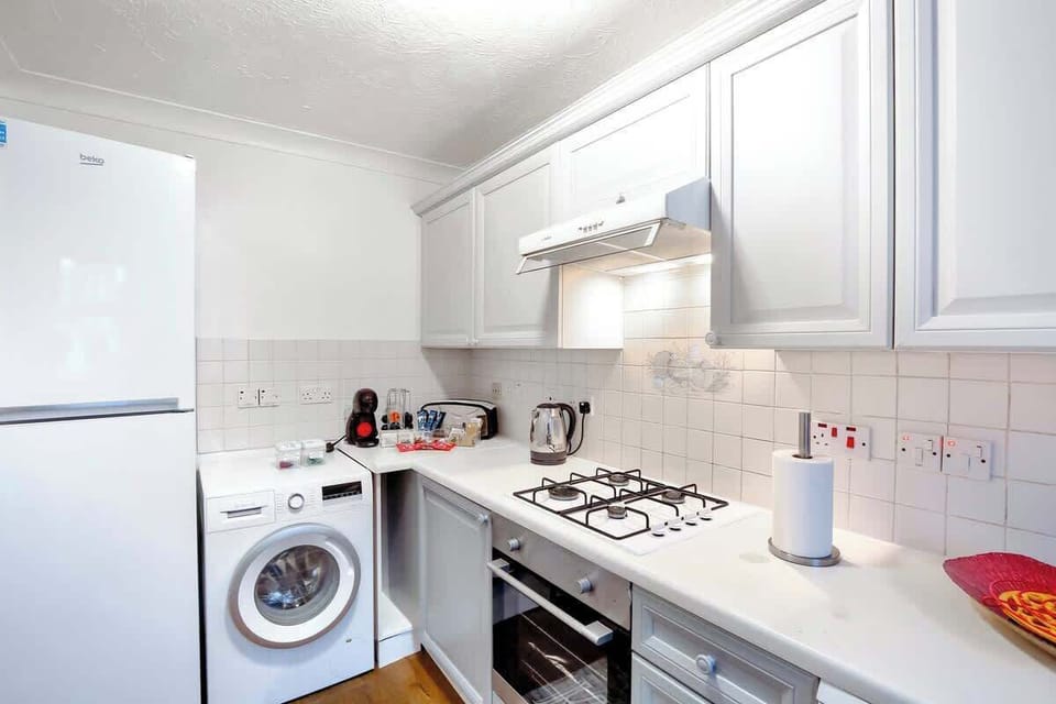 Kitchen with fridge freezer, washing machine, 4 burner hob and oven. Tea and coffee facilities too