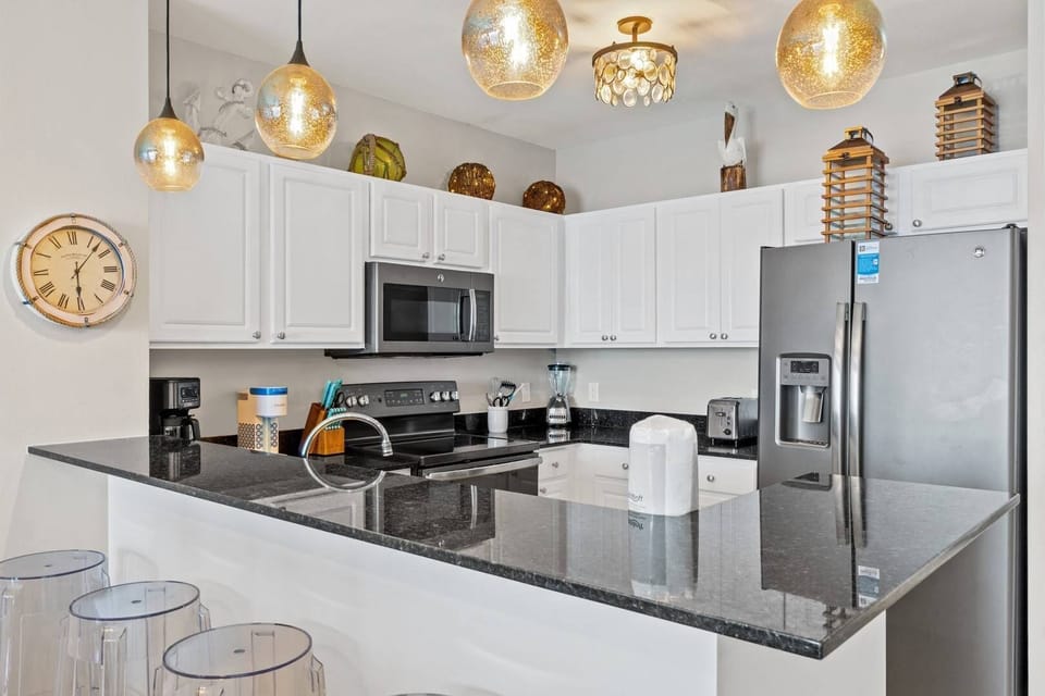 Kitchen - Whether a quick breakfast or a gourmet dinner, this kitchen delivers with modern appliances, gorgeous counters, and full amenities for every meal.