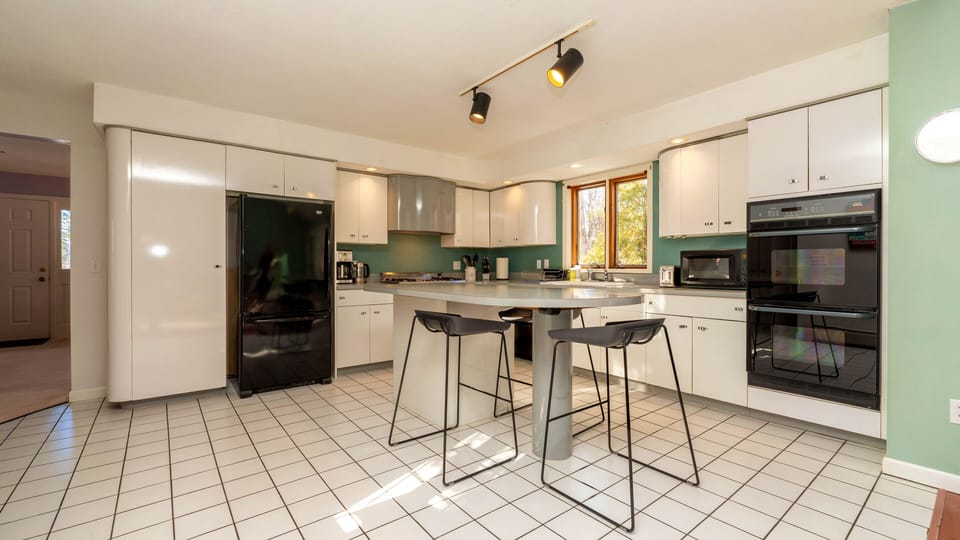 Island with Breakfast Bar