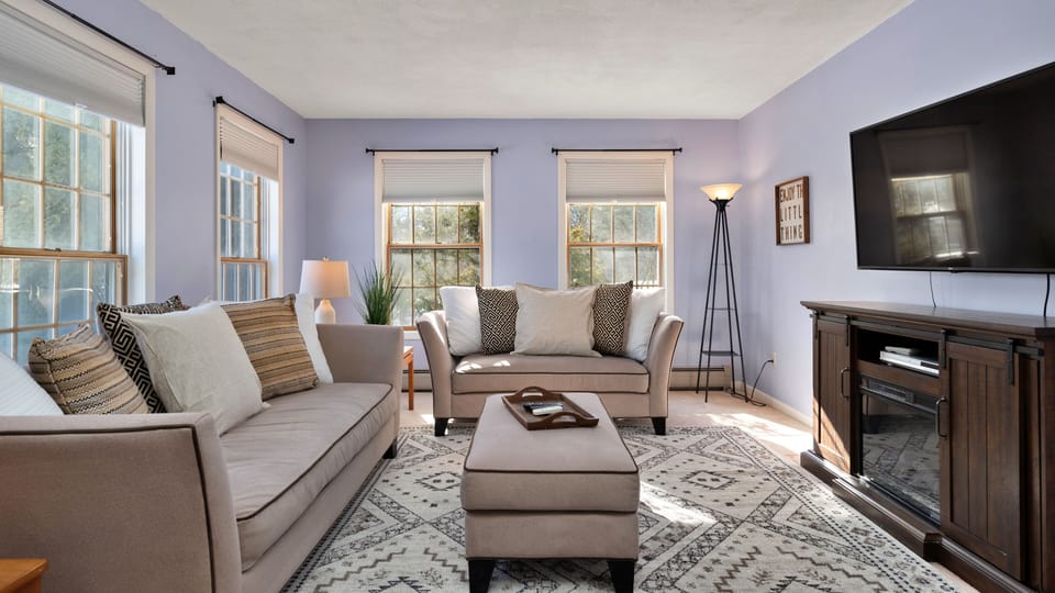 Living Room - Smart TV and Cable