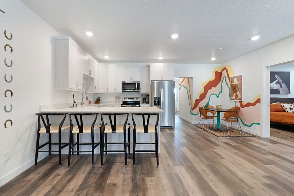 Cook, dine & unwind in this stylish open kitchen. Bar seating for 4