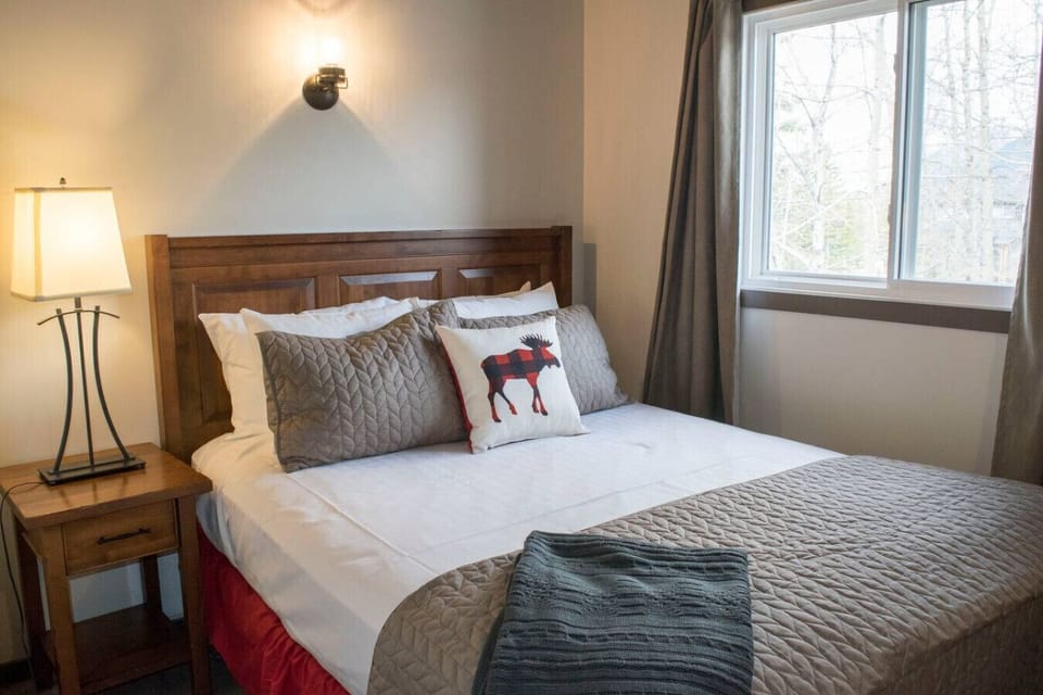 1 Bedroom with Queen bed