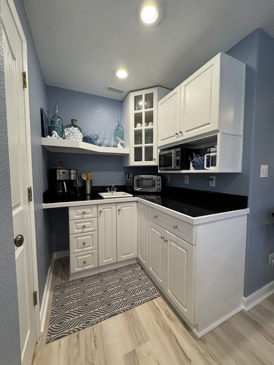Kitchenette with all the appliances you'll need