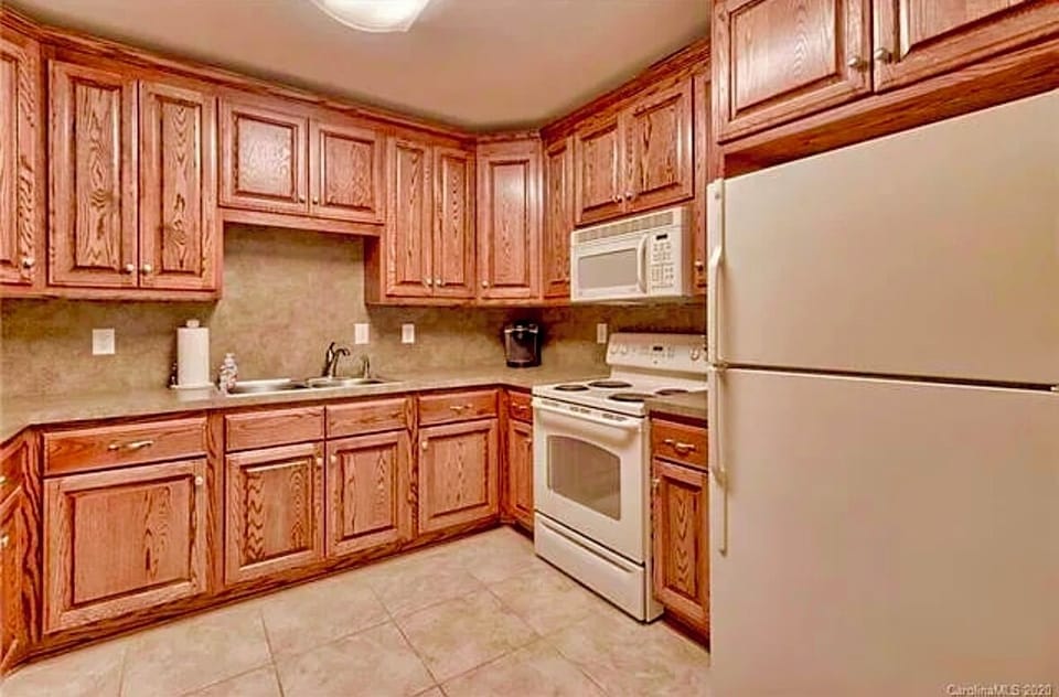 Additional kitchen downstairs patio/ pool level