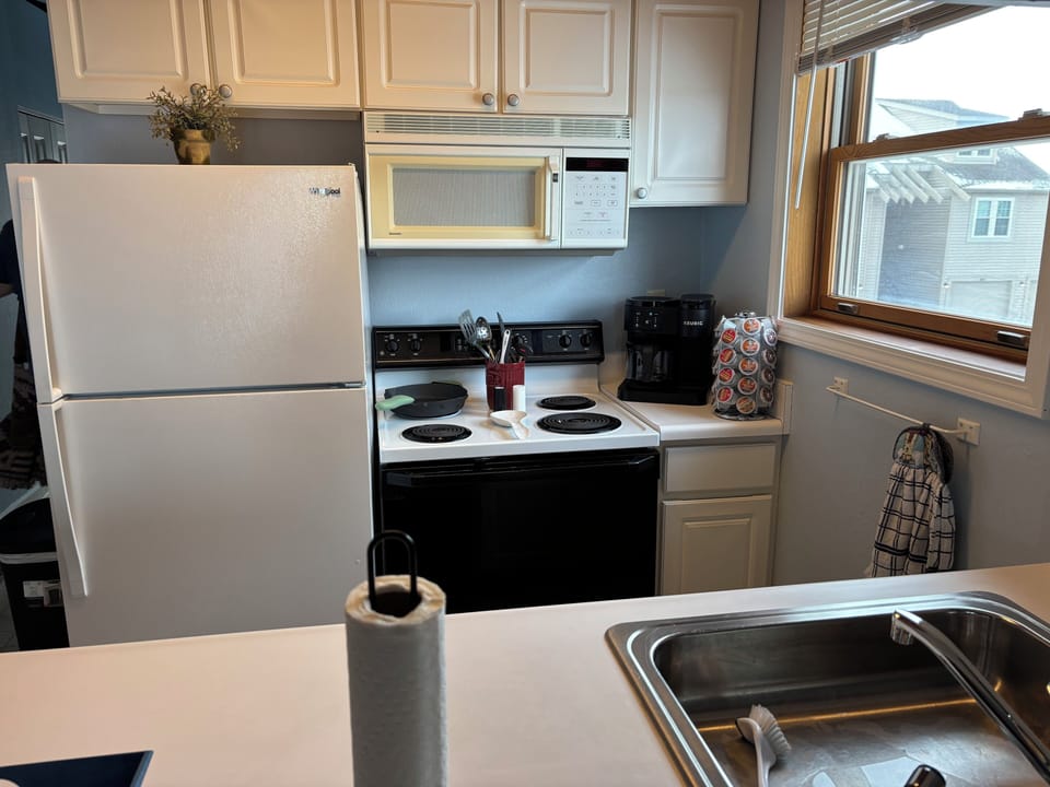 Keurig and coffee combination machine with K cups provided 