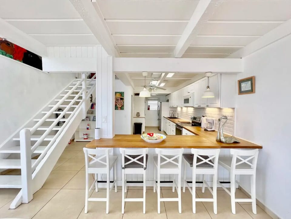 Kitchen bar