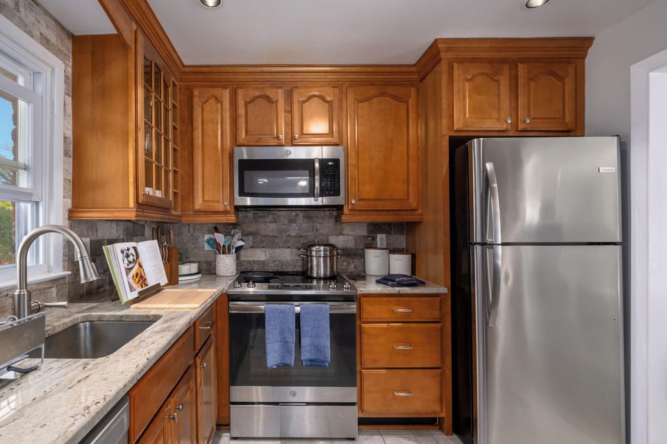 Fully equipped kitchen.