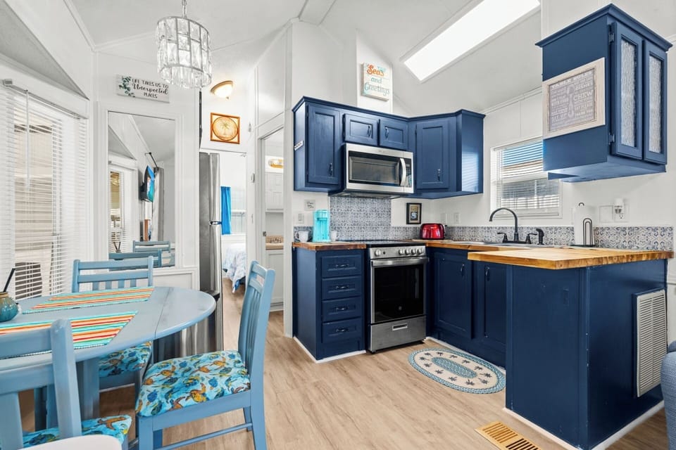 Kitchen and dining area