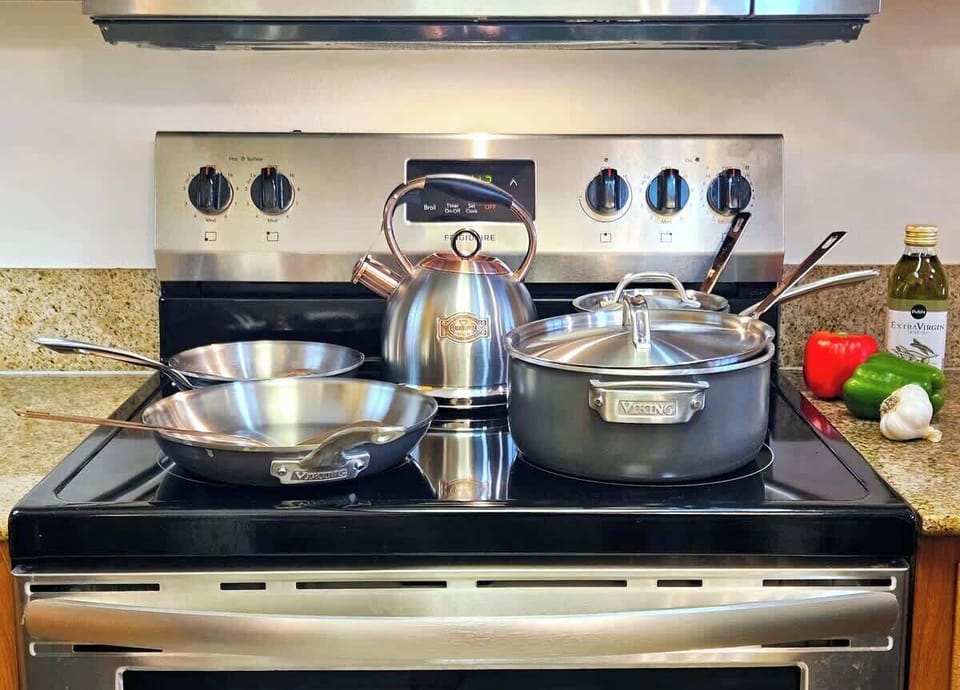 Very high quality Viking stainless steel cookware and a full outfitted kitchen are yours to enjoy. 