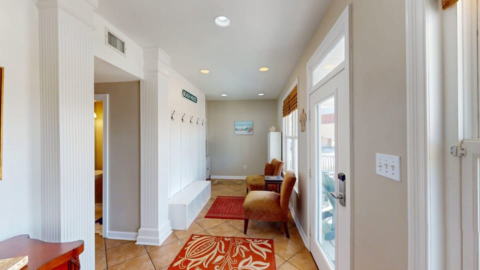 This little nook is the perfect spot to sip your morning coffee or afternoon tea. Read a good book or catch up on social media while enjoying the view.