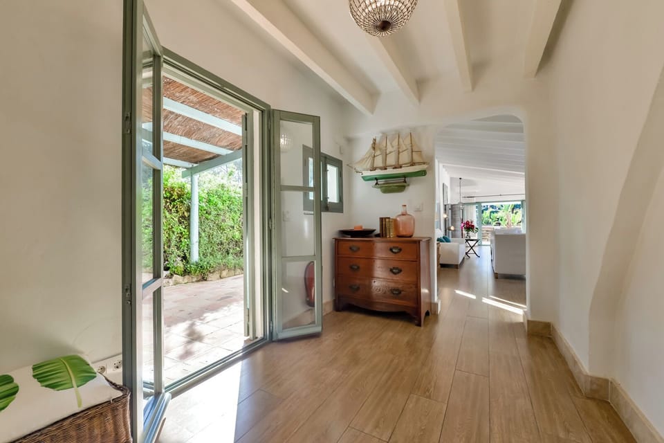 Bisserot - By Almarina Villas (6588)
