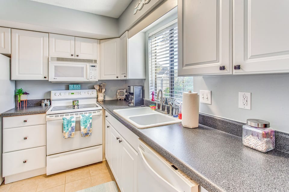 Kitchen | 1st Floor | Drip Coffee Maker | Dishwasher