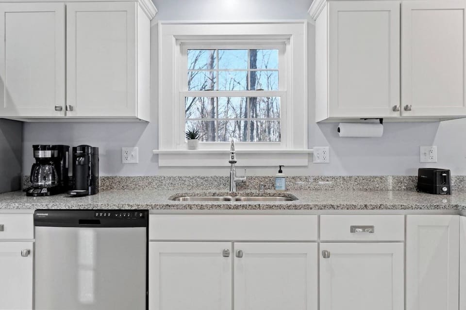 Drip coffee and Nespresso machine available. Dual sided sink and dishwasher. 