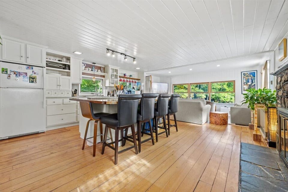 Open concept living room & dining area!