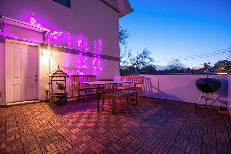 Access to Rooftop Deck with BBQ Grill