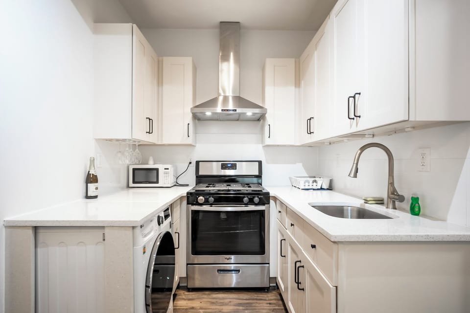 Full Kitchen has a 4-range Gas Stove & Oven, Microwave, Fridge, and Kitchenware