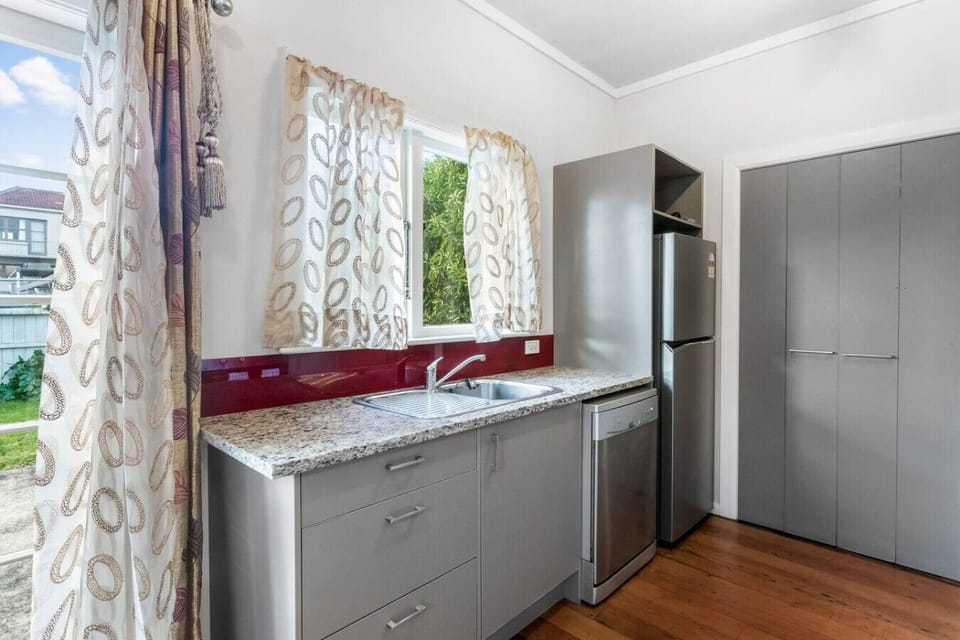 With the large pantry cupboards, there is plenty of storage space for your food items.
