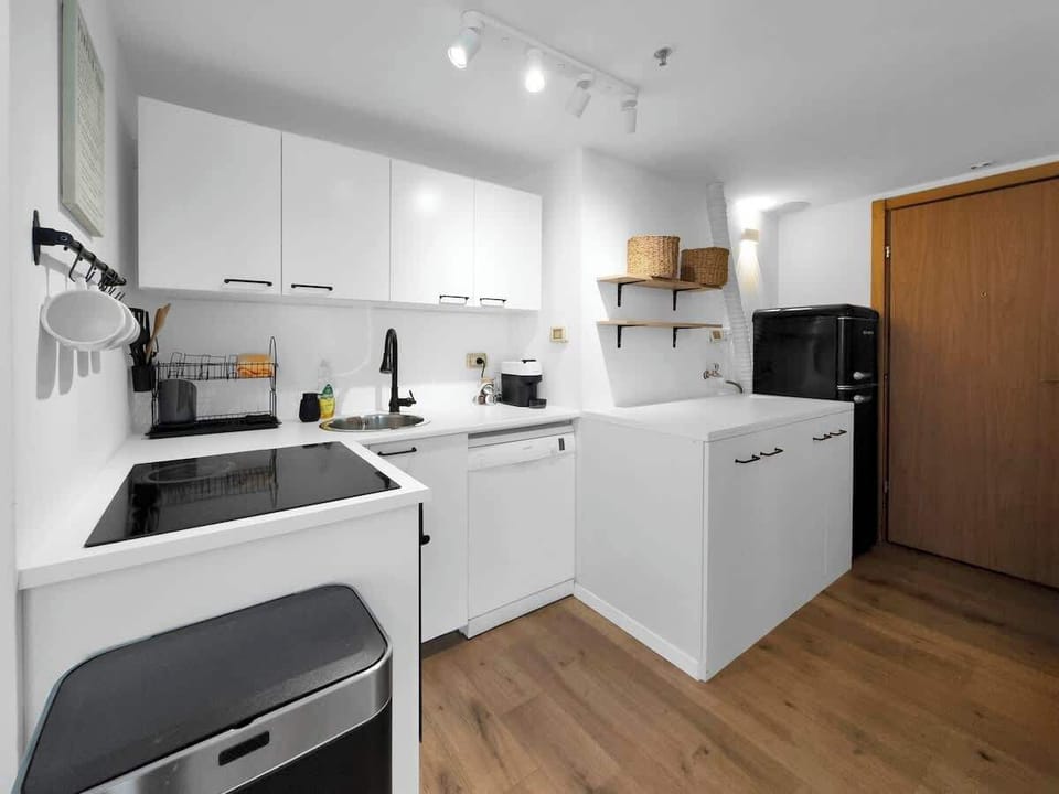 Fully equipped for anything from quick breakfasts to relaxed home-cooked meals.