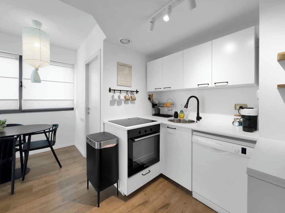 Late-night snack or early breakfast - this kitchen’s ready whenever you are.
