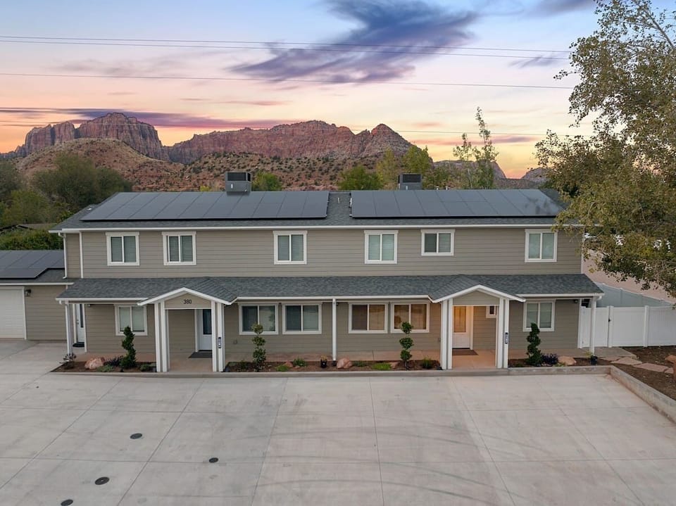 This 3 BR/2 BA unit is part of a 4plex, with 2 other units available for rent