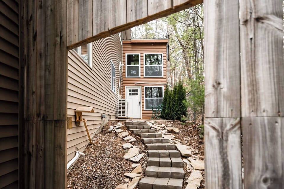 Your lakeside escape starts at Spider Lake Rentals!
