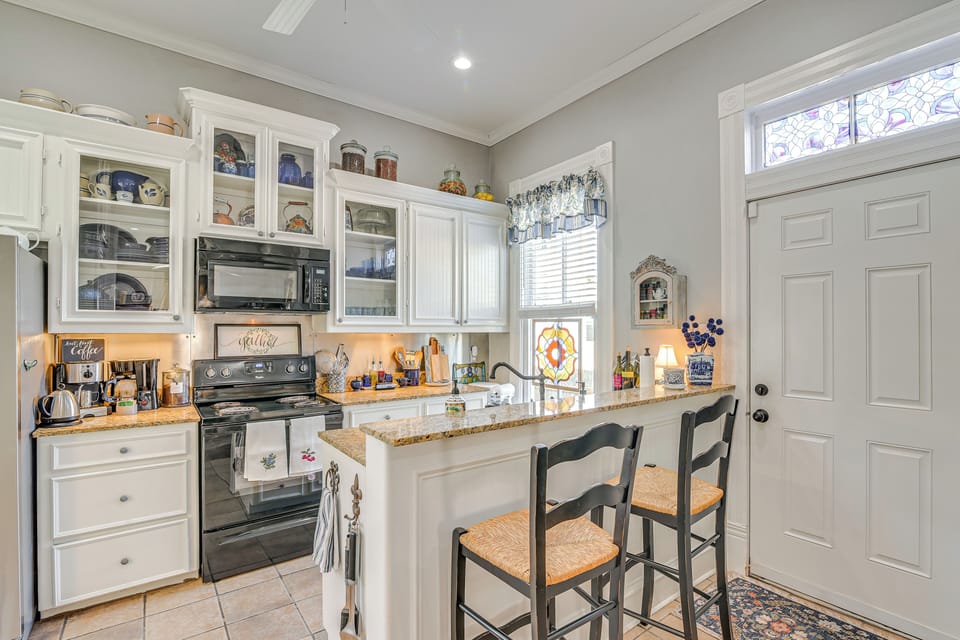 Kitchen | 1st Floor | Blender | Toaster | Waffle Maker | Cooking Basics