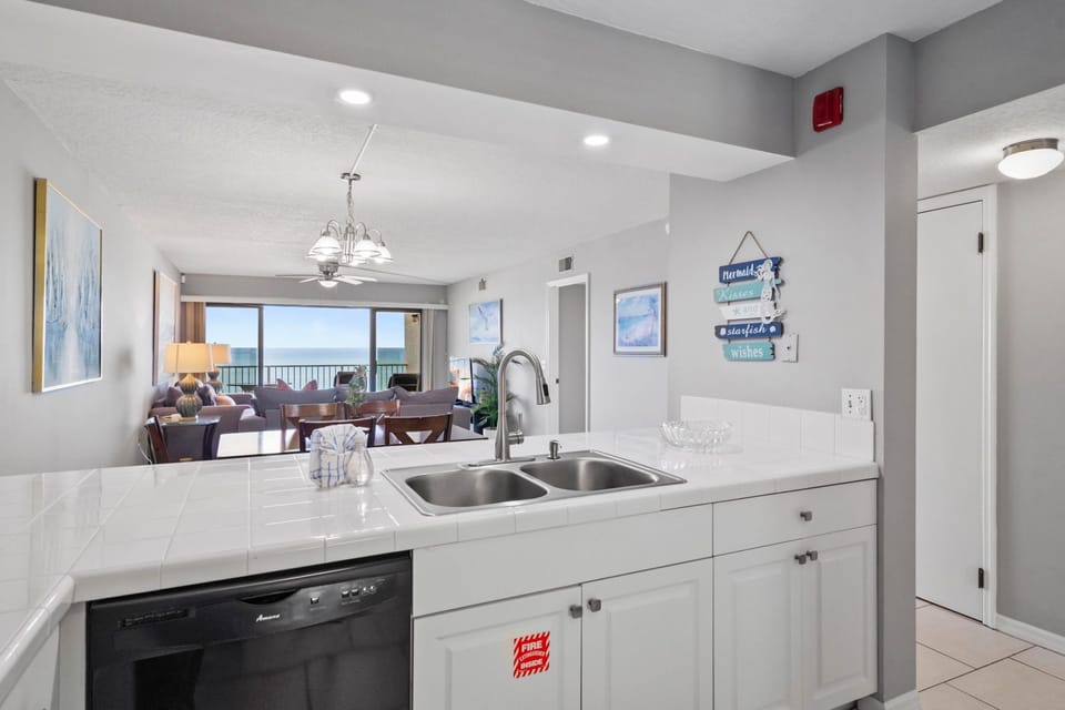 Cook dinner with a view of the ocean!
