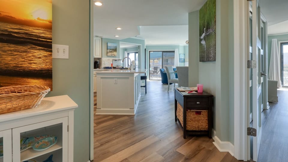 Entryway to 2519 Villamare