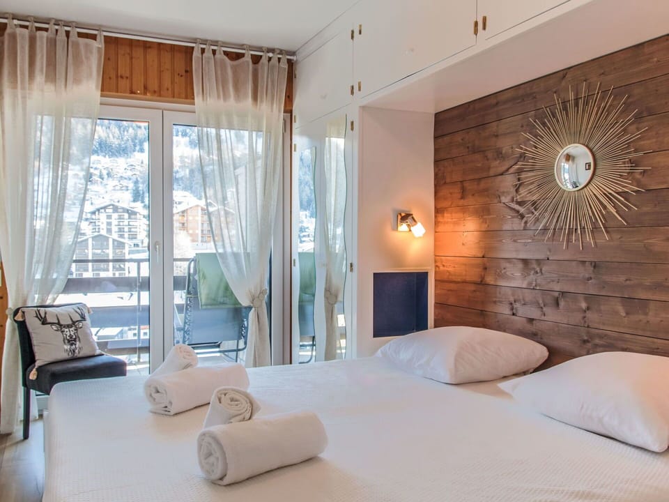 Furniture, Interior Design, Wood, Ceiling, Bedroom, Floor, Room, Flooring, Bed, Throw Pillow