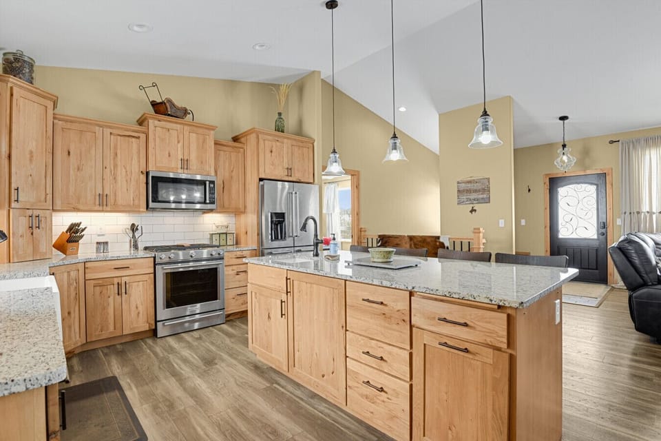 Eat in kitchen with gas stove, large fridge, 2 sinks, microwave and Drip/Keurig Coffee Maker Combo