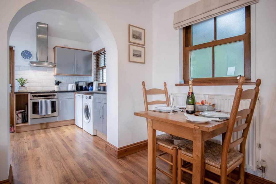 Marina House Annex - 1 Bedroom - Neyland (24696)
