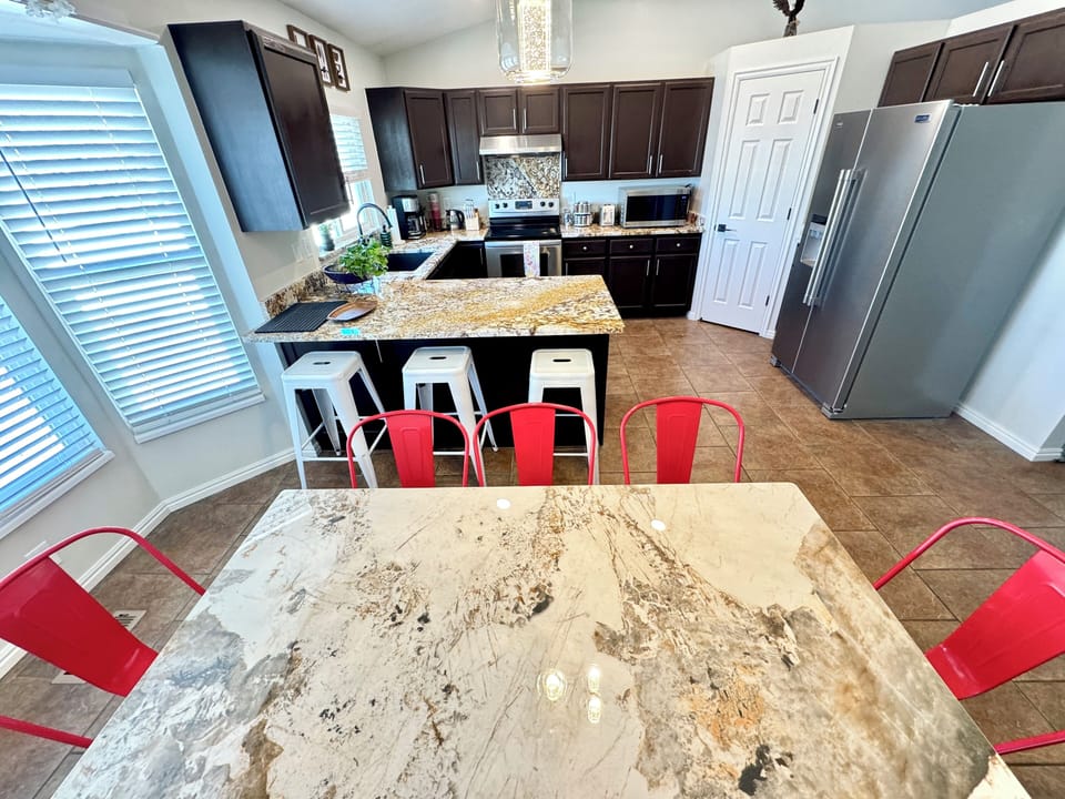Dining table & kitchen area