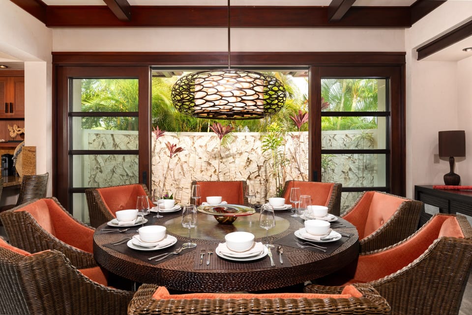 Everything you need for setting the table is provided