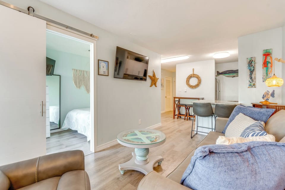 Destin Vacation Rental | 1BR | 1BA | 470 Sq Ft | Stairs Required