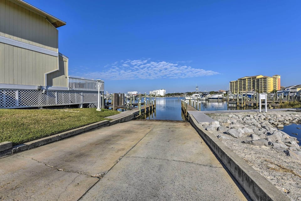 Boat Ramp & Dock | Destin Harbor Access