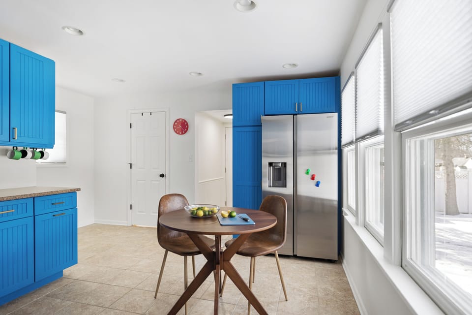 Eat-in Kitchen 