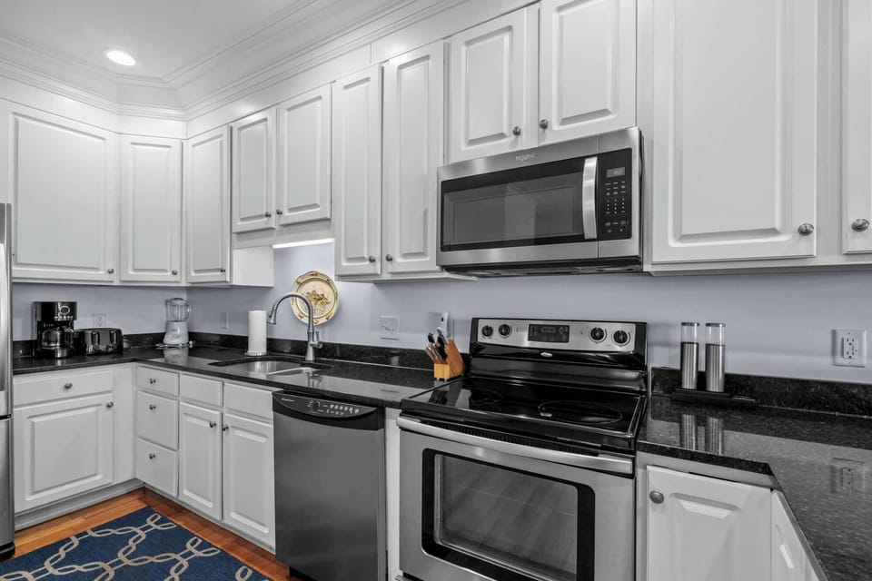 Fully Stock Kitchen for Meal Prep                                                                                                                                                                                                                      