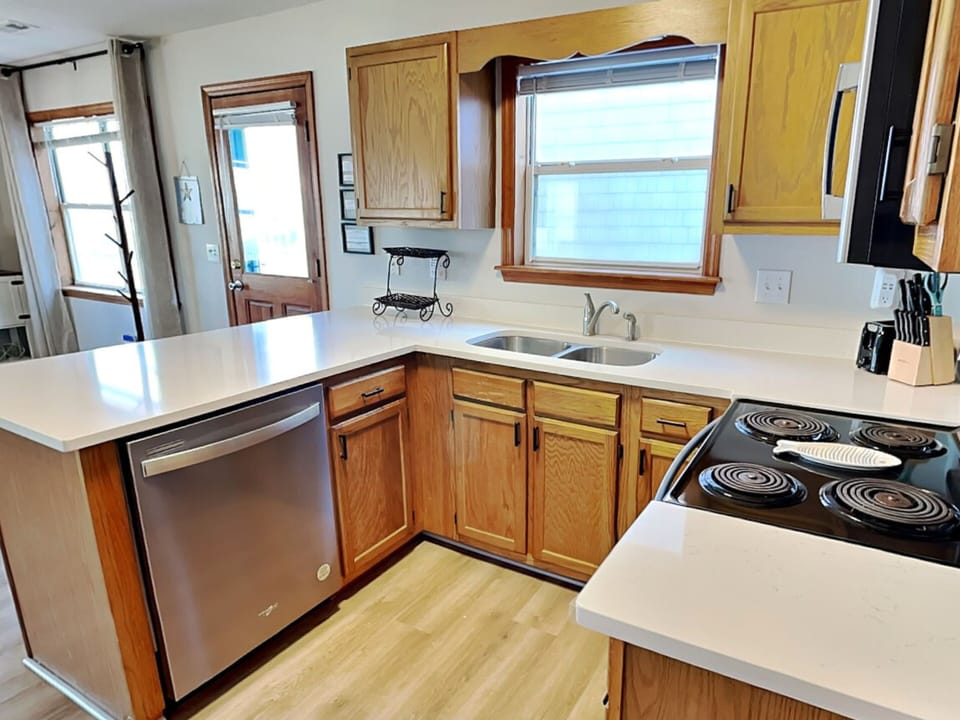 Fully Equipped Kitchen with Stainless Steel Appliances - Second Floor