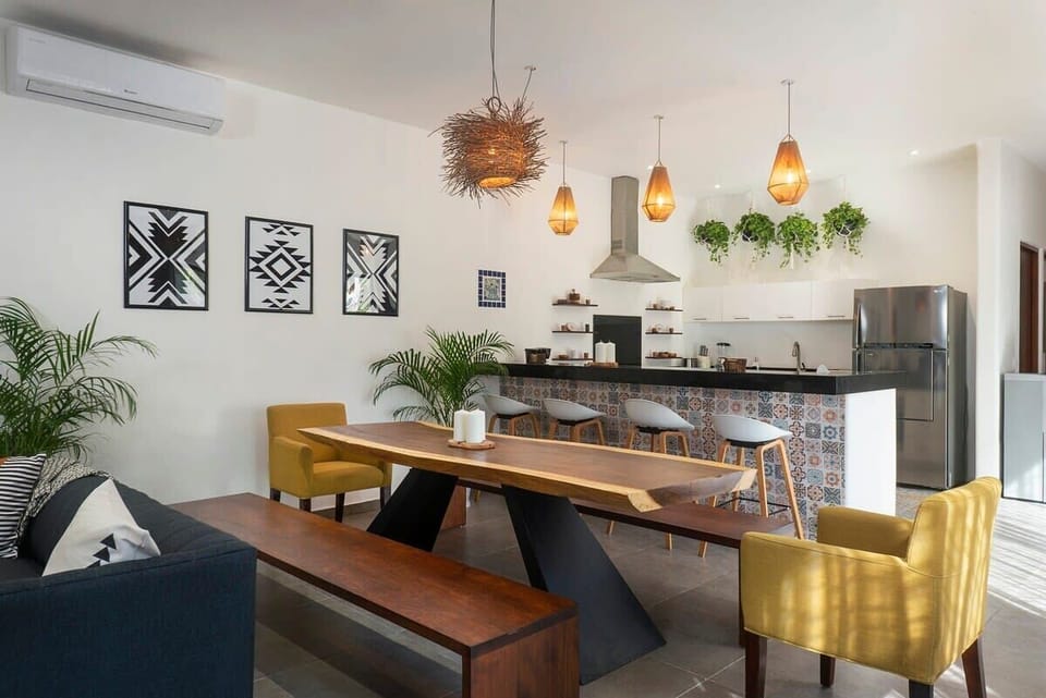 Simple and modern dining space. Beautiful bar connected to the kitchen.