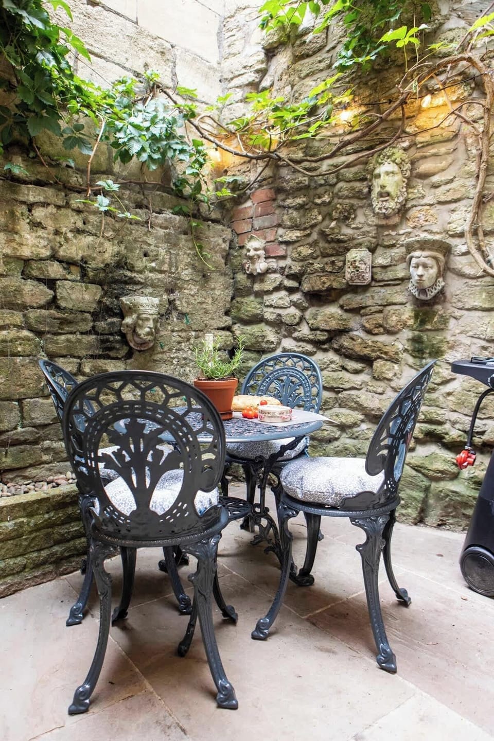 Little patio with BBQ 