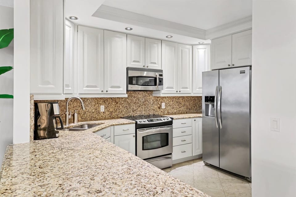 Seaplace M2-407 by FVC - Kitchen