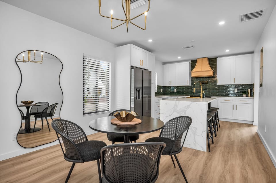 Dining area with seating for 4.