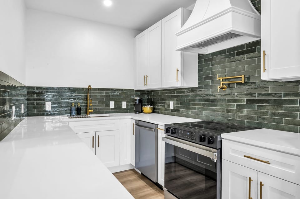 Fully equipped, brand new kitchen with everything you need!
