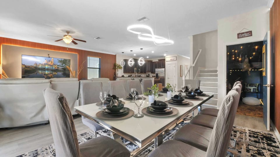 Designer 10 top table. Large living room connected to the dinning room and kitchen with huge sectional couch. Luxurious finishes and décor. Plenty of seating for the whole group
